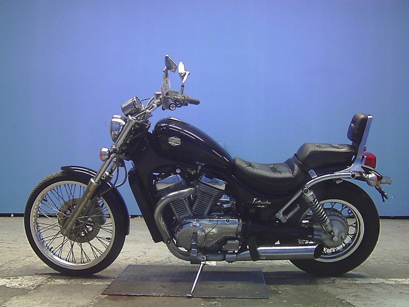 Suzuki Intruder vs 800