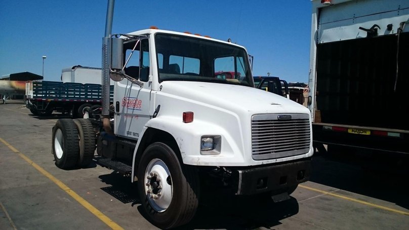 Freightliner fl70 4x4