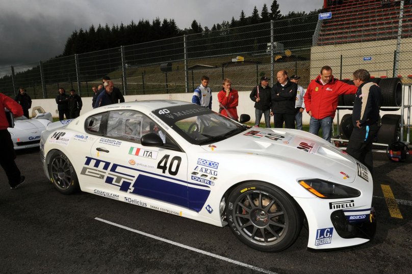 Спорткар Мазерати gt4