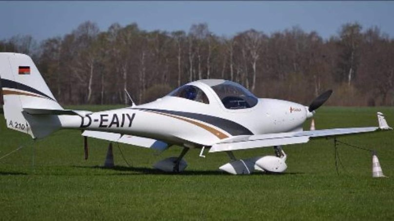 Aquila a210 самолет