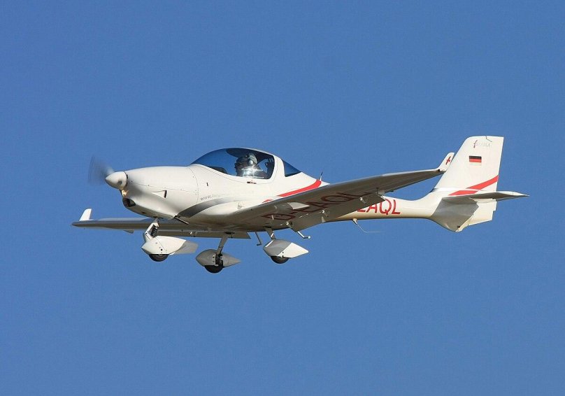 Aquila a210 самолет