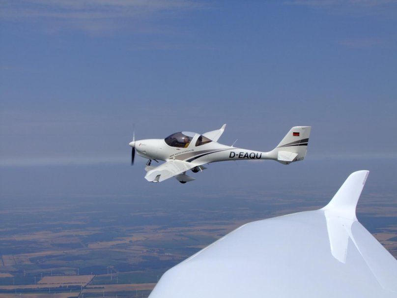 Aquila a210 полеты