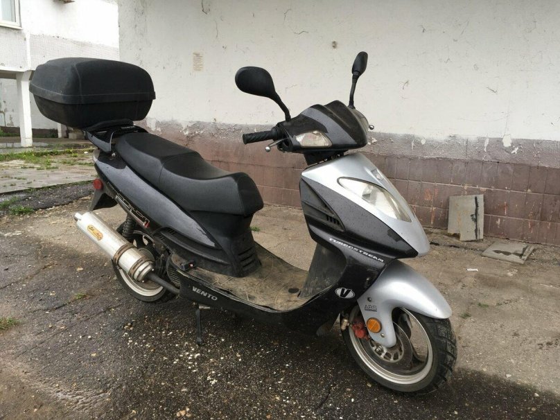 Скутер Vento Phantom r4i