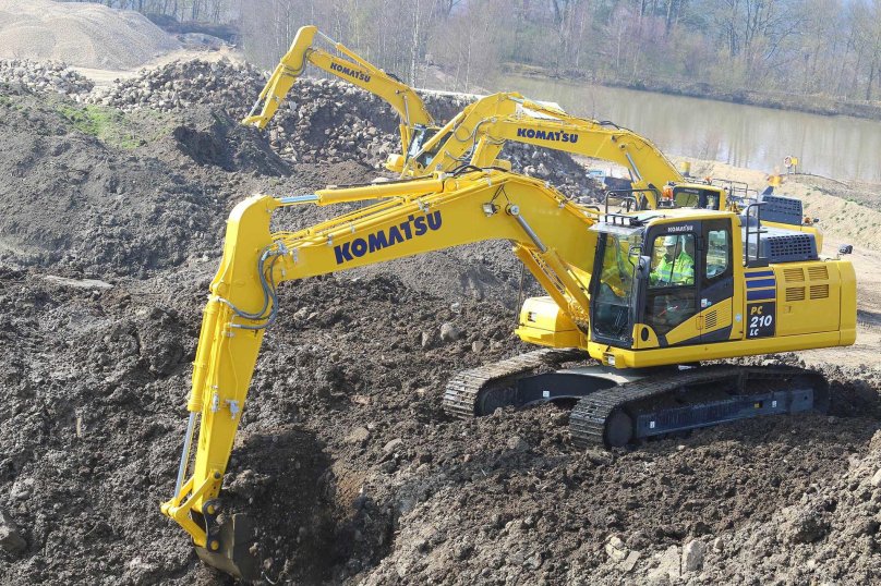 Экскаватор Коматсу 210