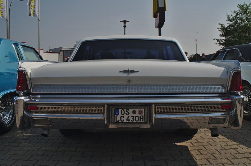 Lincoln Continental 1960 значок на капоте