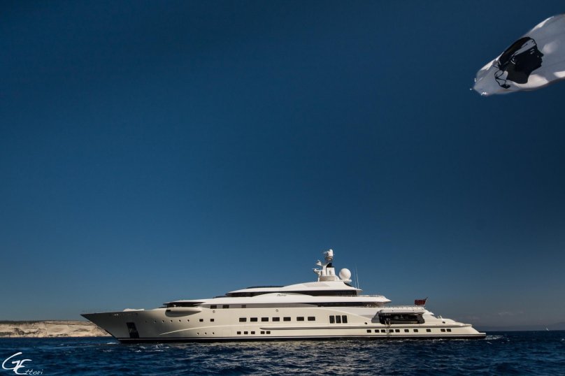 Яхта Пелорус