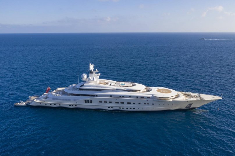 Суперяхта CRN 125 J Ade