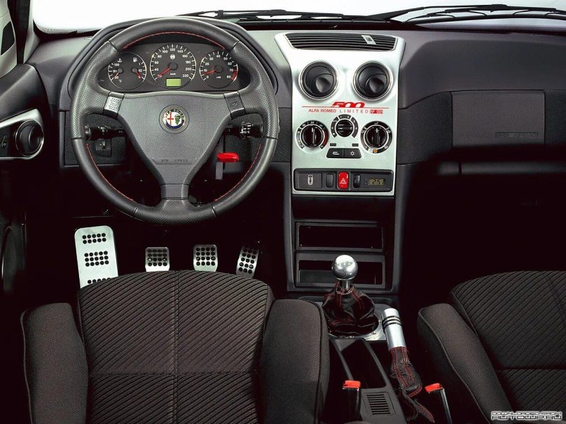 Alfa Romeo 146 салон