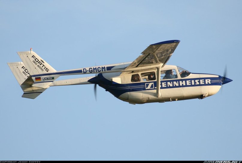 Самолет Cessna 337