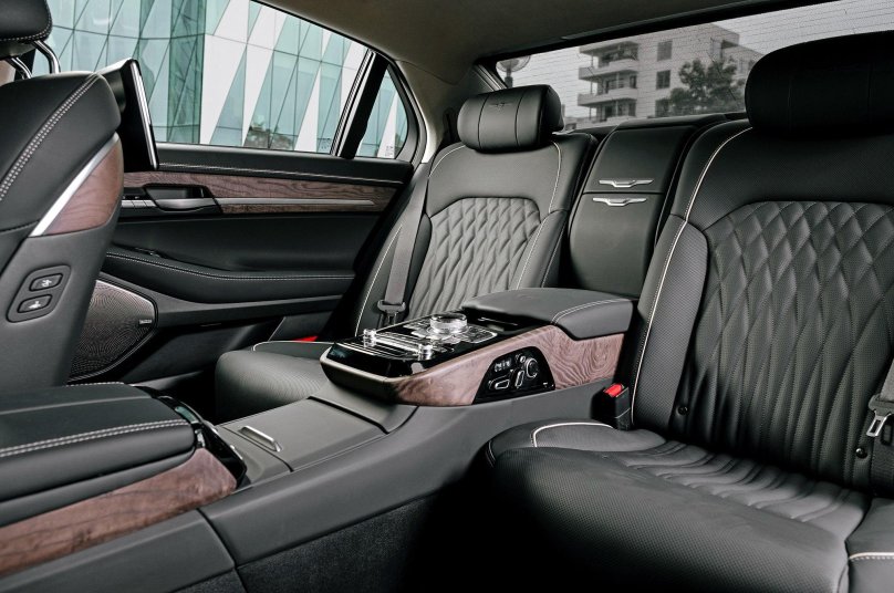 Генезис g90 салон