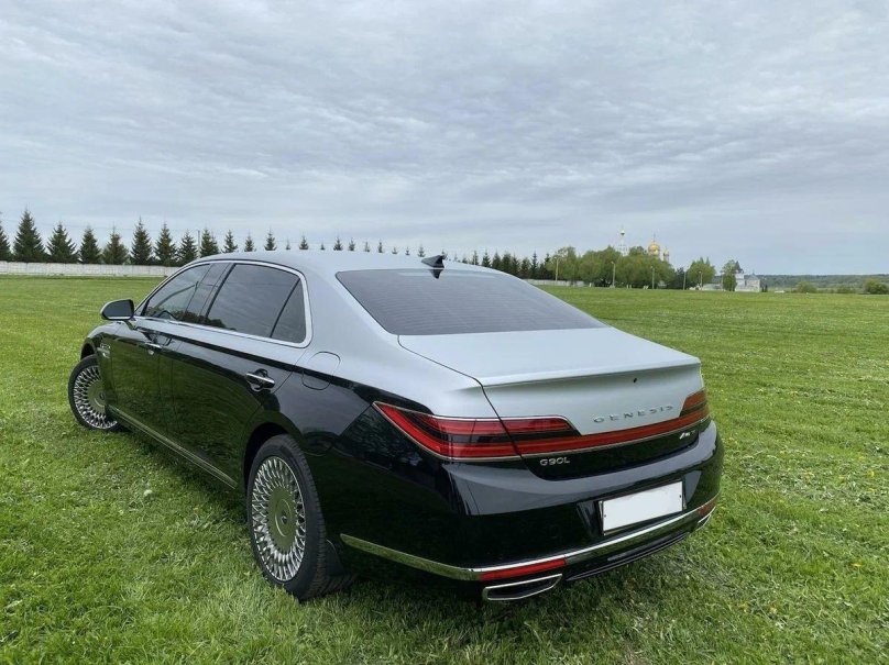 Genesis g90 Limousine