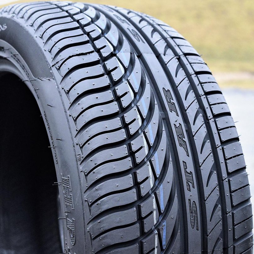 Westlake sa57 235/45 r18 98w