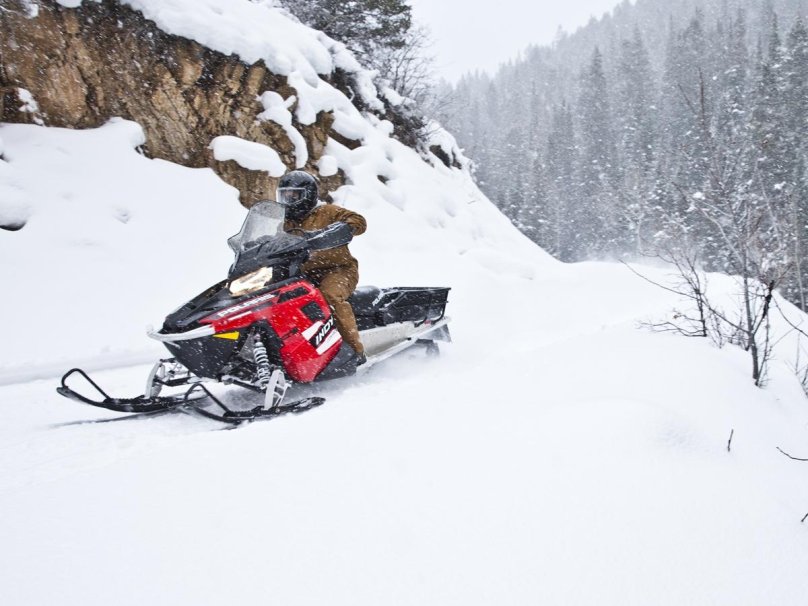 Поларис 550 снегоход