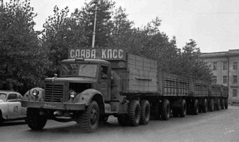 Тягач ЯАЗ 210