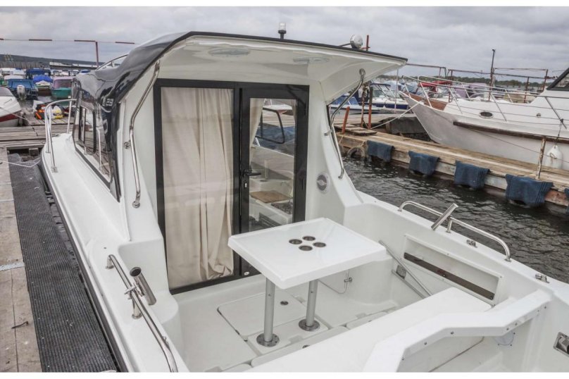 Velvette 23 Active sedan