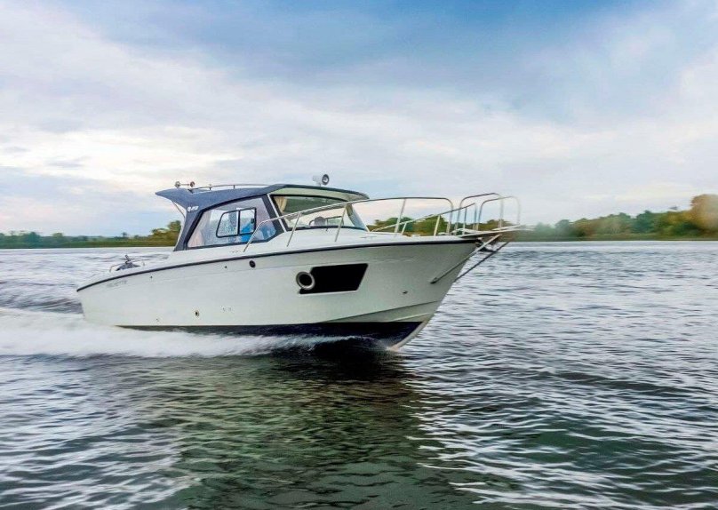 Velvette 23 Active sedan