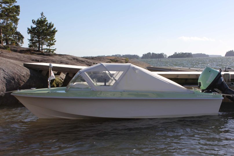 Катер Мустанг