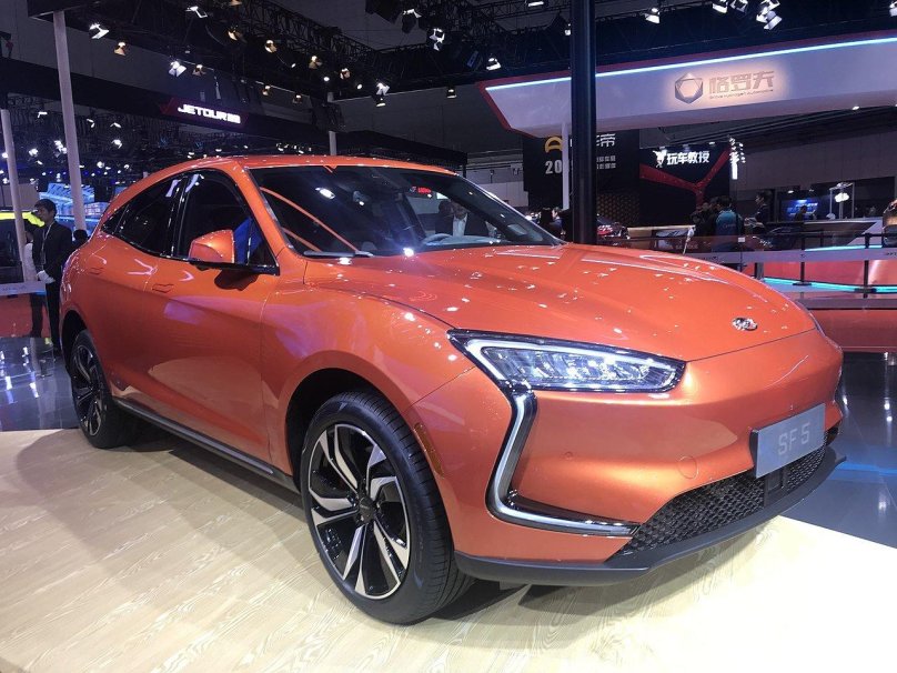 Китайский электромобиль Seres sf5