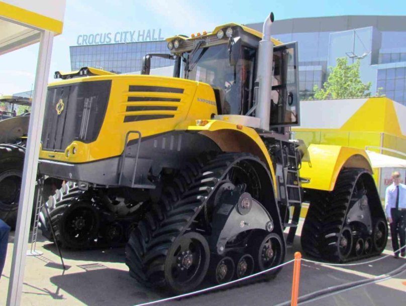 Промышленный трактор