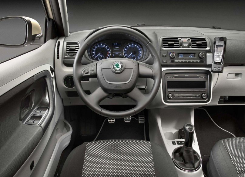 Шкода Фабия 2010 салон