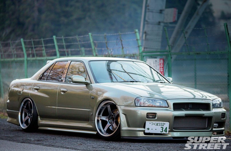 Nissan Skyline 34 седан