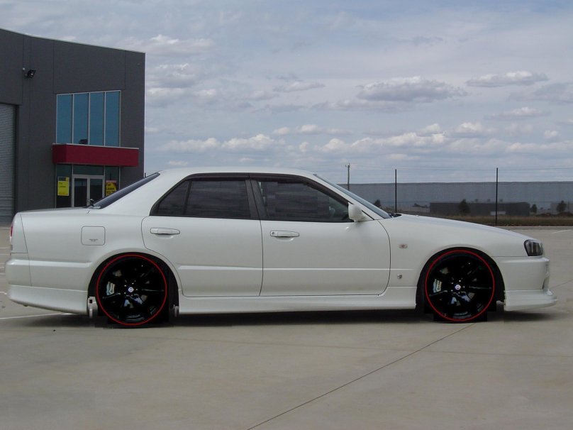Nissan Skyline r34 седан белый
