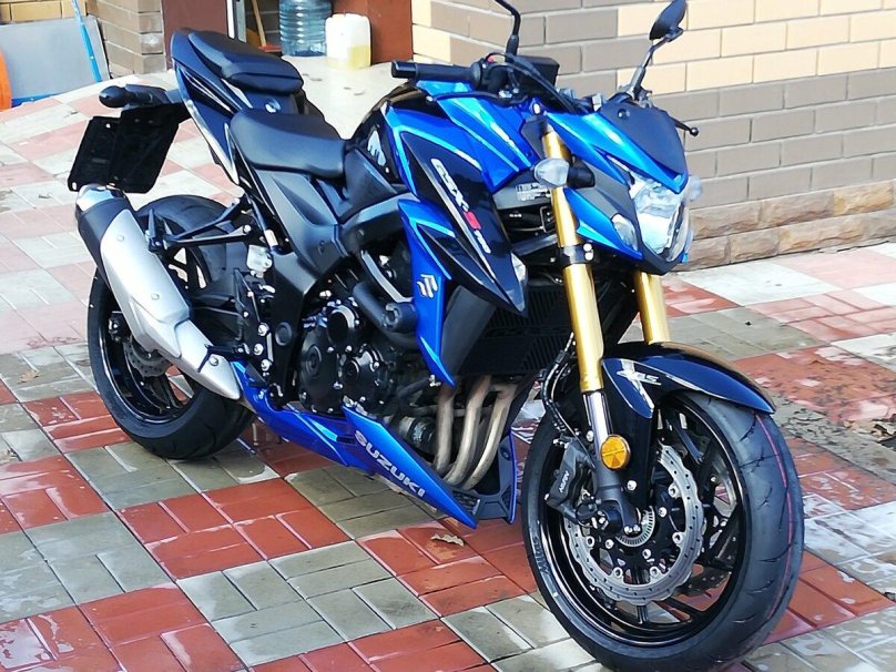 GSX-s750