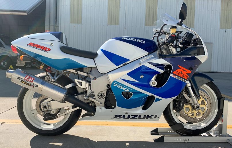 Suzuki GSX R 750 SRAD