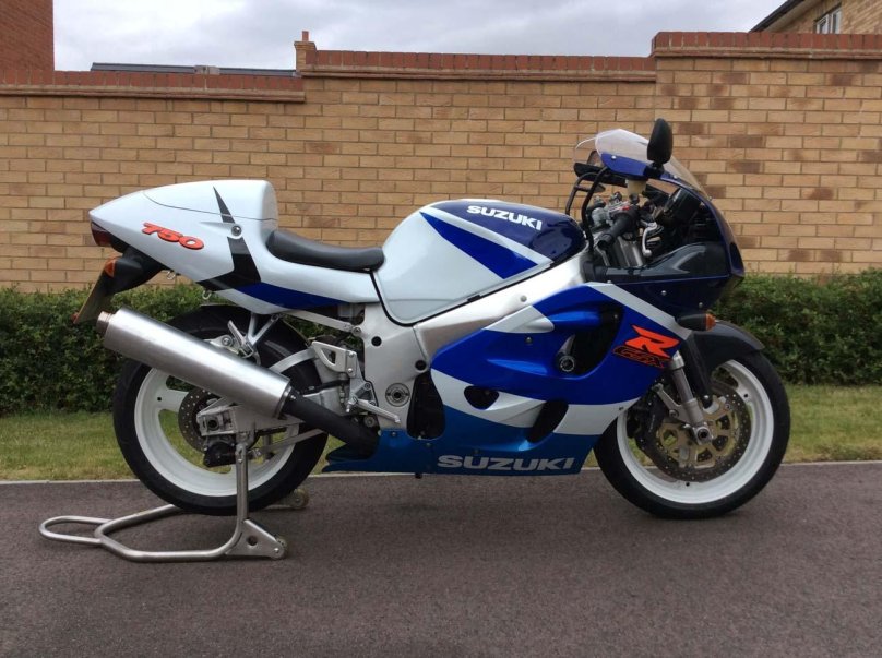 Suzuki GSX R 750 SRAD