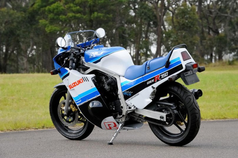 Сузуки GSX 750