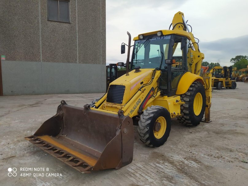 Экскаватор-погрузчик New Holland lb110