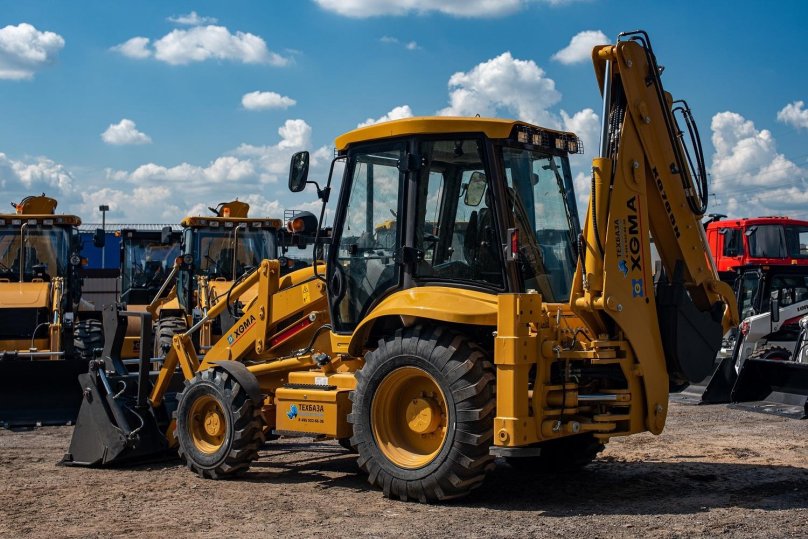 Экскаватор-погрузчик XGMA xg765n