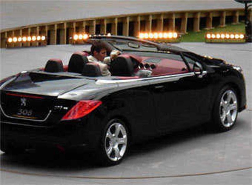 Китайский автомобиль с откидным верхом