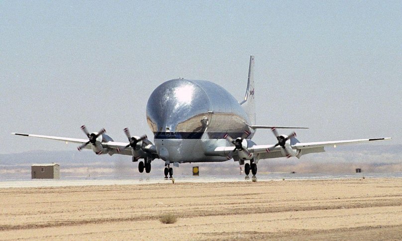 Boeing 377 super Guppy