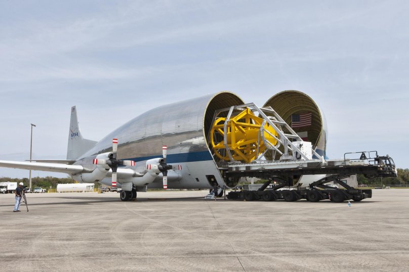 Грузовой самолет super Guppy