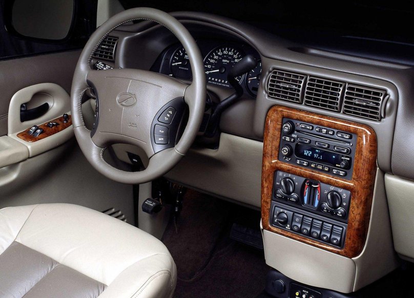 Oldsmobile silhouette, 2000