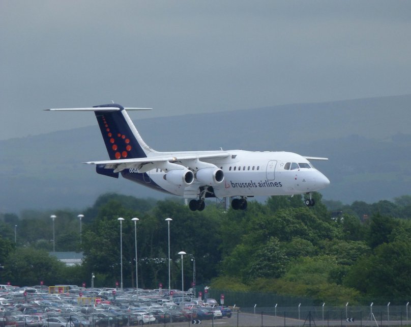 Avro rj85 самолет