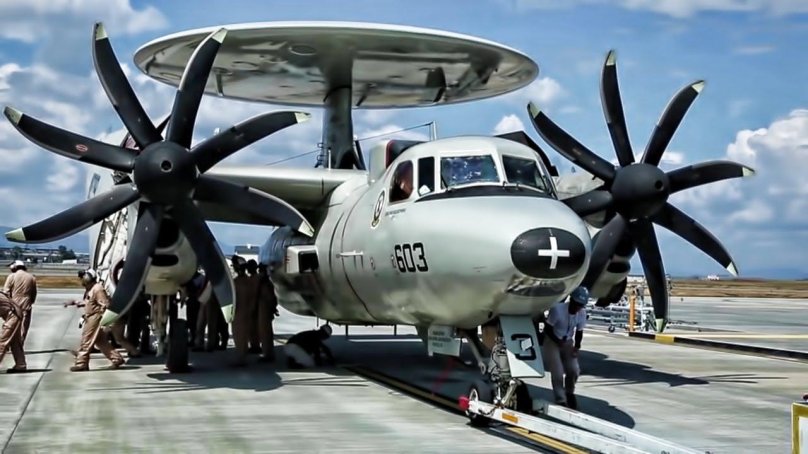 Самолет Grumman e-2 Hawkeye