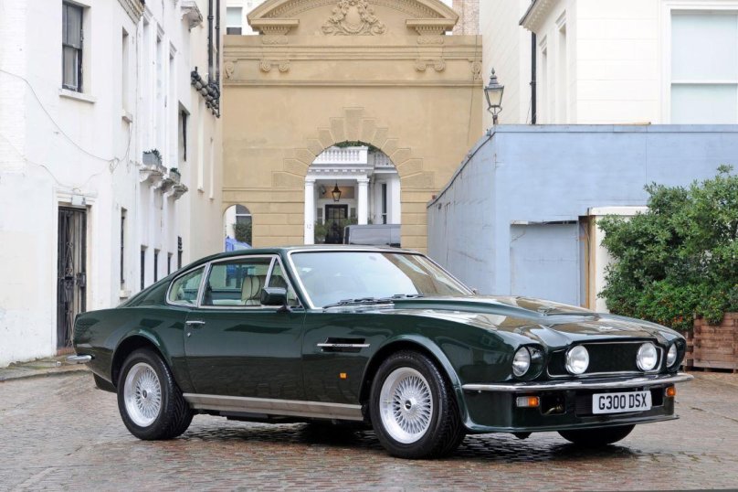 Aston Martin v8 1989