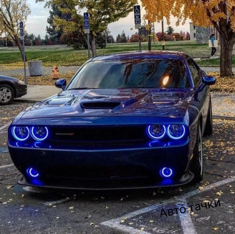 Додж Челленджер ангельские глазки