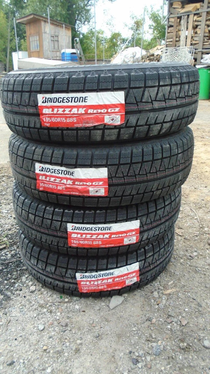 Bridgestone Revo GZ 195/65 r15