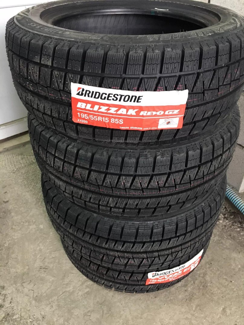 Bridgestone Blizzak Revo GZ 225/60 r17 99s