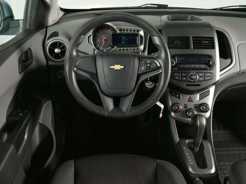 Chevrolet Aveo t300 салон