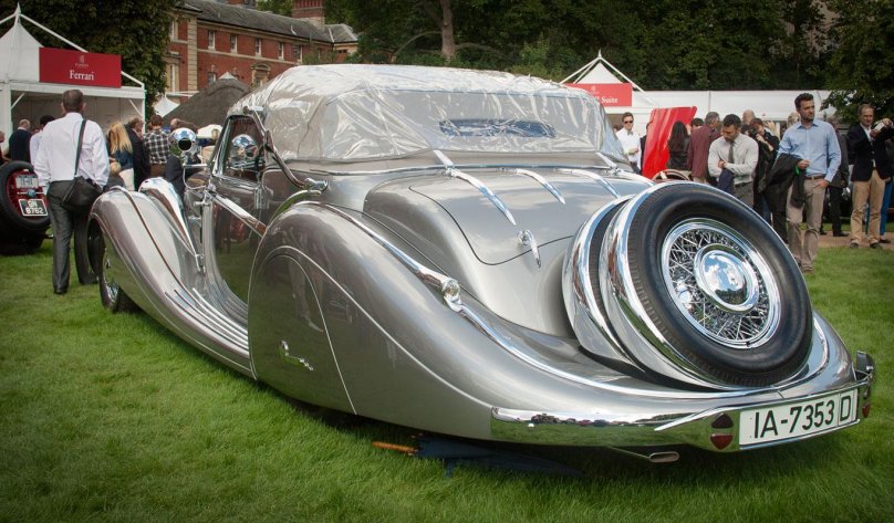 1937 Horch 853 Sport Cabriolet.