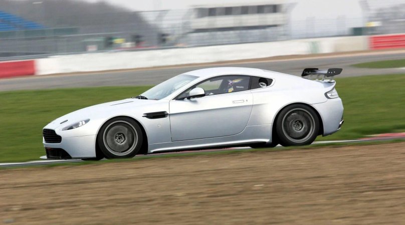 Aston Martin v8 Vantage gt4