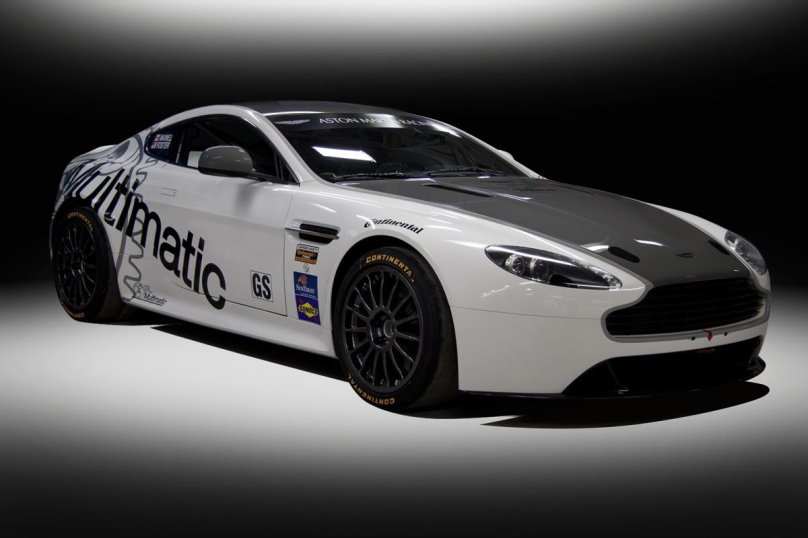 Aston Martin Vantage gt4 (7 New liveries)