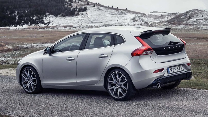 Volvo v40 2017