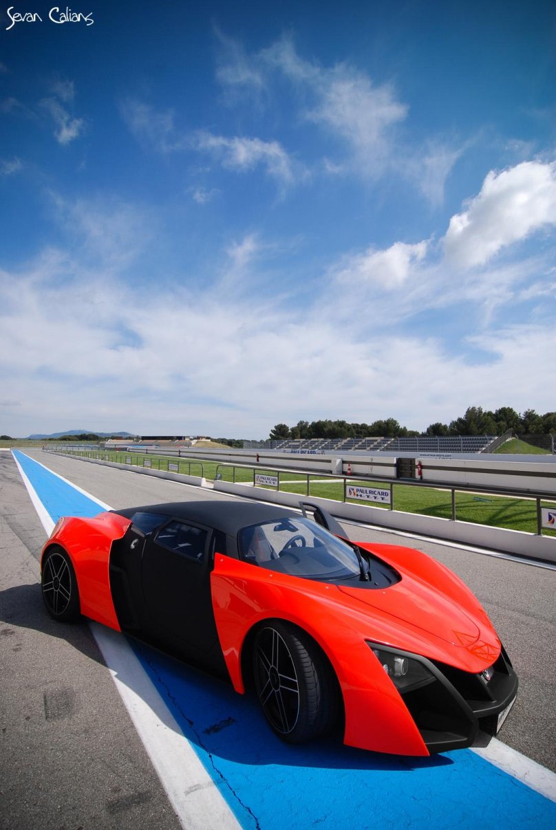 Машина Marussia b2