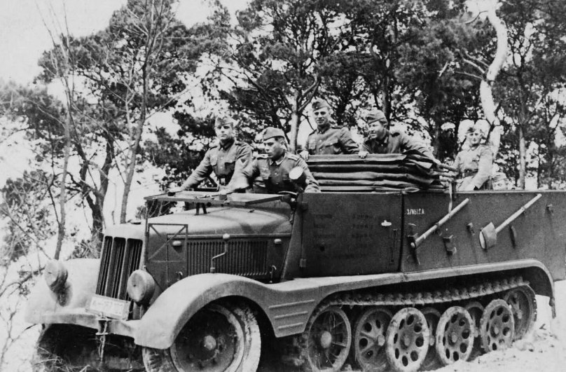 Полугусеничный тягач SD. KFZ. 11