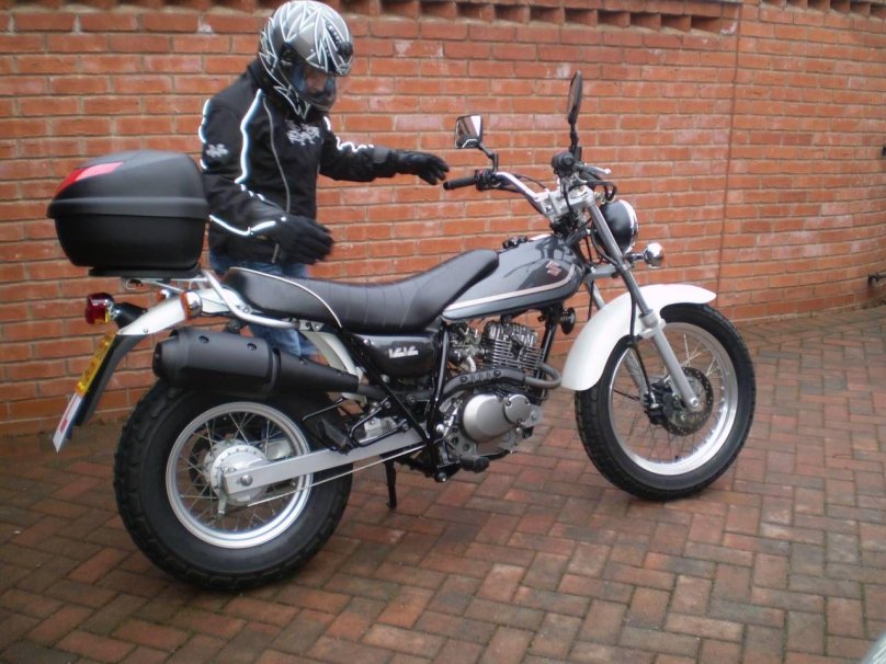 Suzuki van van 200 Custom